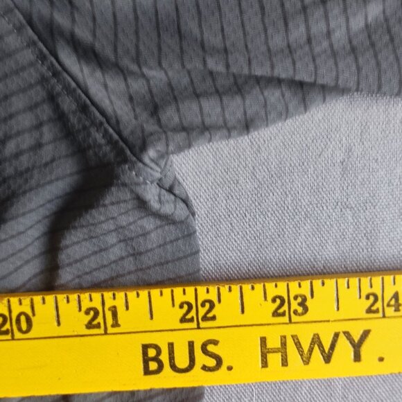 Under Armour Golf shirt men's size XL grey stripes pattern HeatGear loose fit - Picture 10 of 12